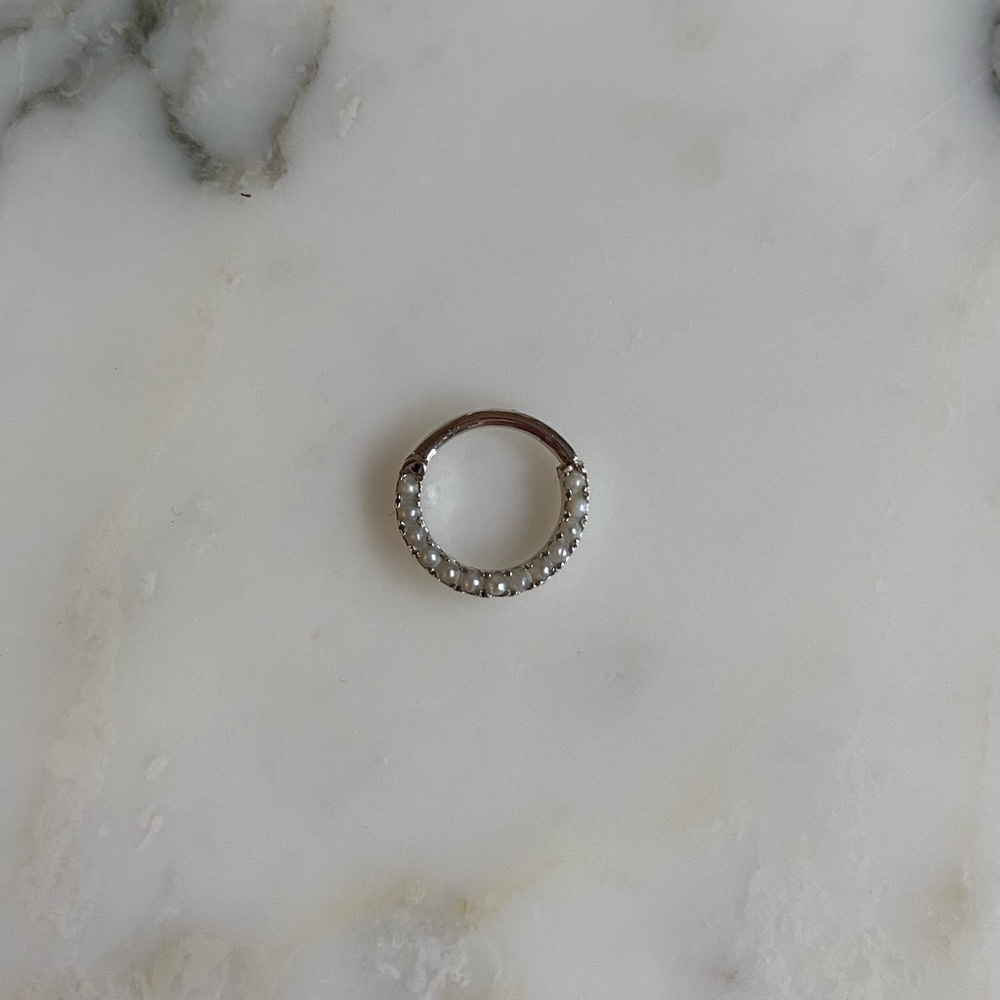 Maria Tash Pearl Horizontal Eternity Clicker
